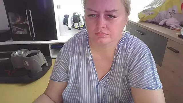 Meliss_Official9 on StripChat