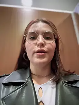 Offline meow_girl on StripChat