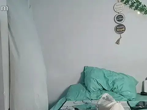 Mia_sexylatin — flash boobs