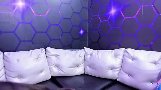 Offline miacam-hot on StripChat