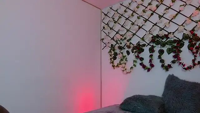 MiaCollinssx on StripChat