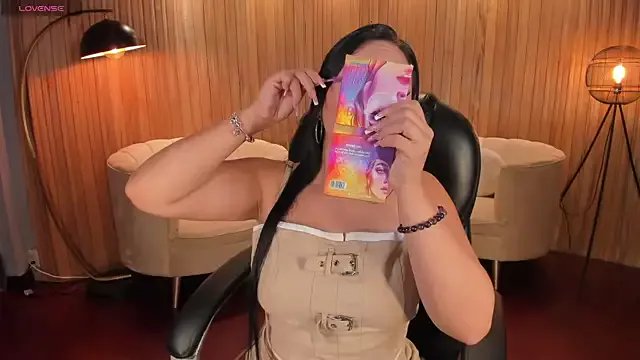 MiaRoberts1 on StripChat