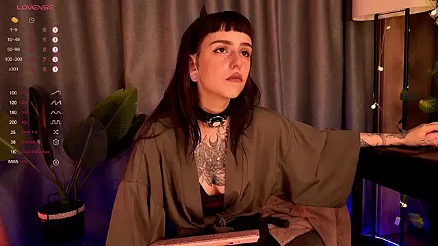 MichaellaMoon on StripChat