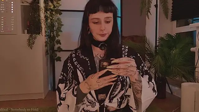 MichaellaMoon on StripChat