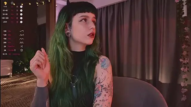 MichaellaMoon on StripChat