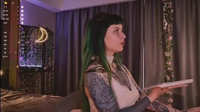 MichaellaMoon on StripChat