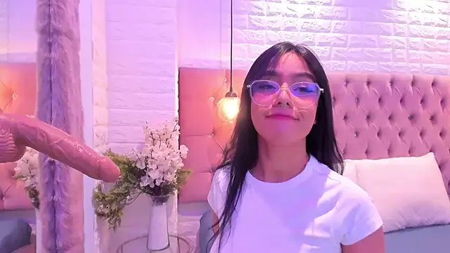 miel_18 on StripChat