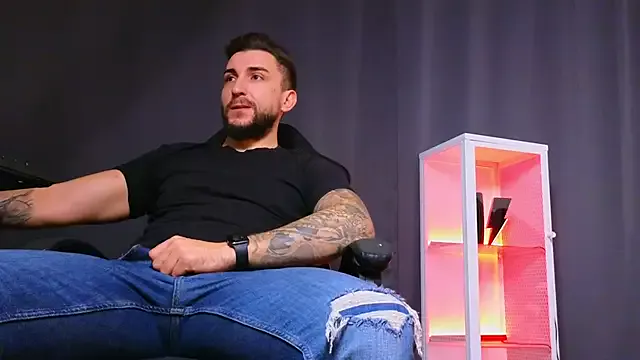 Freechat MightyAaron66 on StripChat