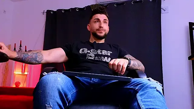 Freechat MightyAaron66 on StripChat