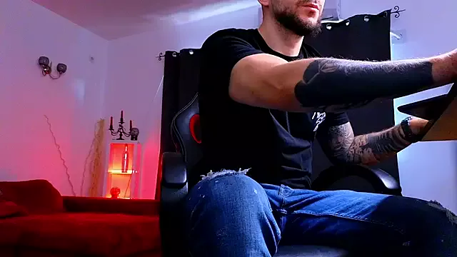 Freechat MightyAaron66 on StripChat