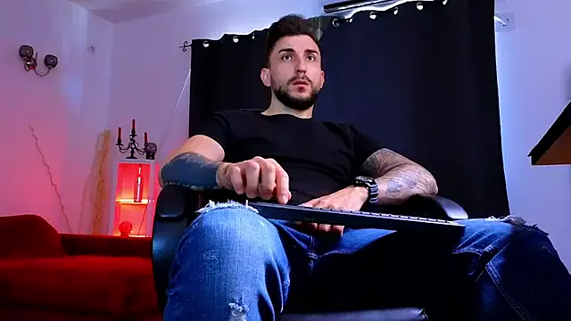 Freechat MightyAaron66 on StripChat