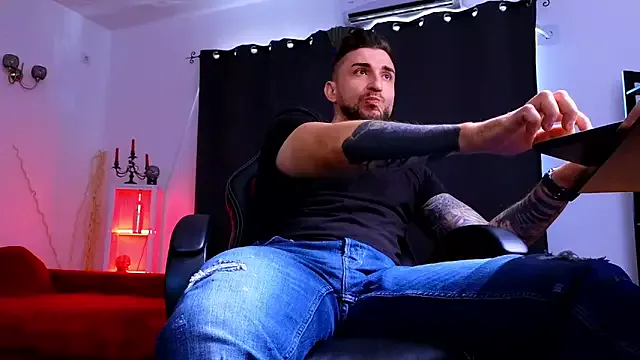 Freechat MightyAaron66 on StripChat