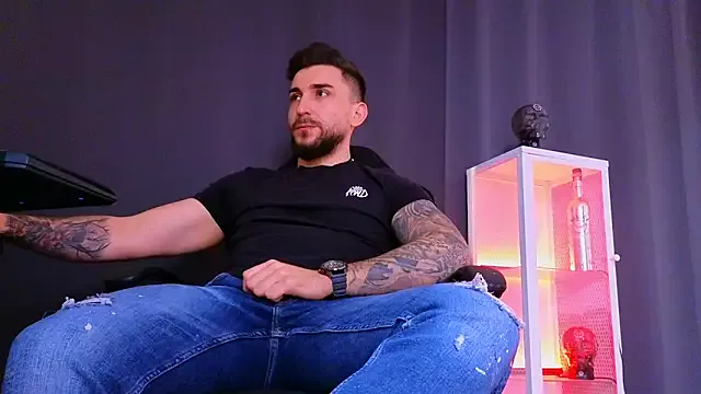 Freechat MightyAaron66 on StripChat