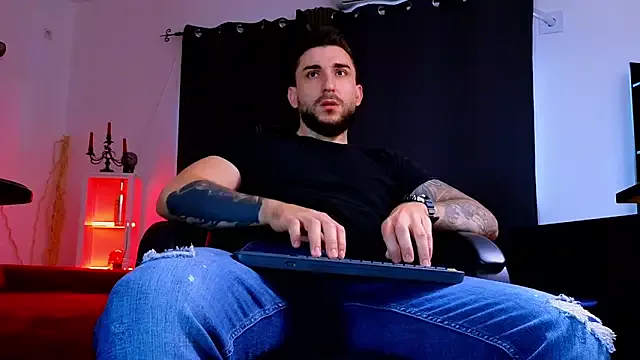 Freechat MightyAaron66 on StripChat