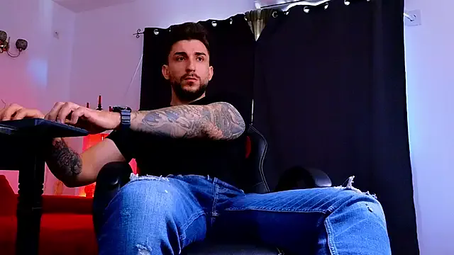 Freechat MightyAaron66 on StripChat