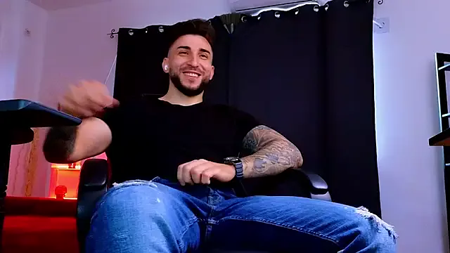 Freechat MightyAaron66 on StripChat