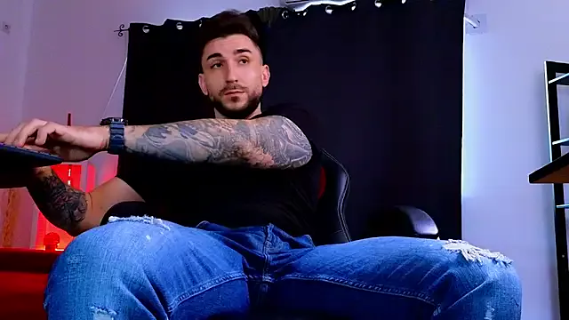 Freechat MightyAaron66 on StripChat