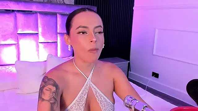 MiiaaMoonroee on StripChat