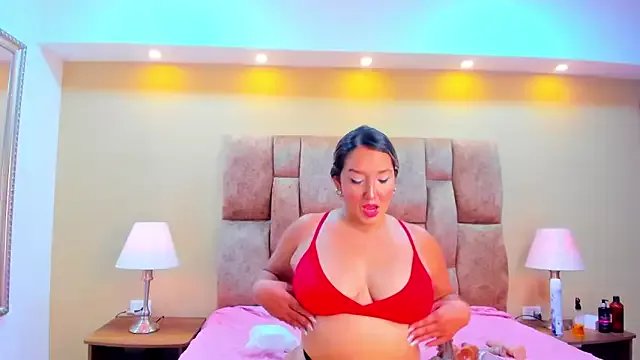 MiiaHot on StripChat