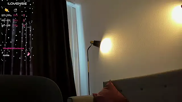 miissblonde on StripChat 