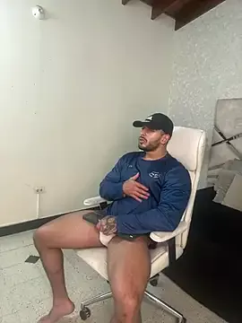 Offline mike_belle on StripChat