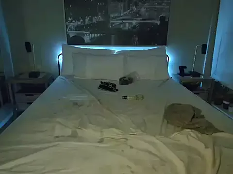 Offline MikyFoxx on StripChat