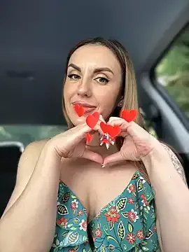 MilfNextDoor20 on StripChat