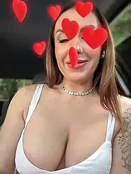MilfNextDoor20 on StripChat