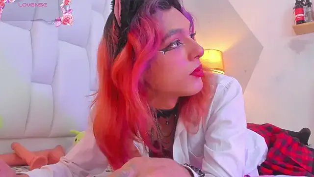 MilkWhore1 on StripChat