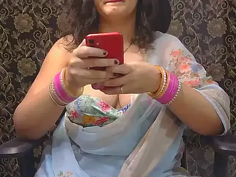 Offline MilkyQueen69 on StripChat