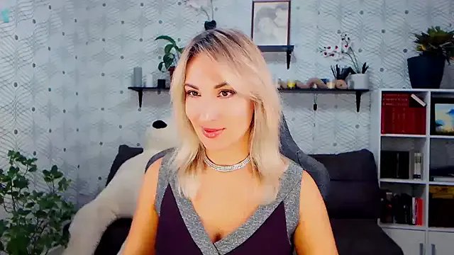 MillaXQueen on StripChat