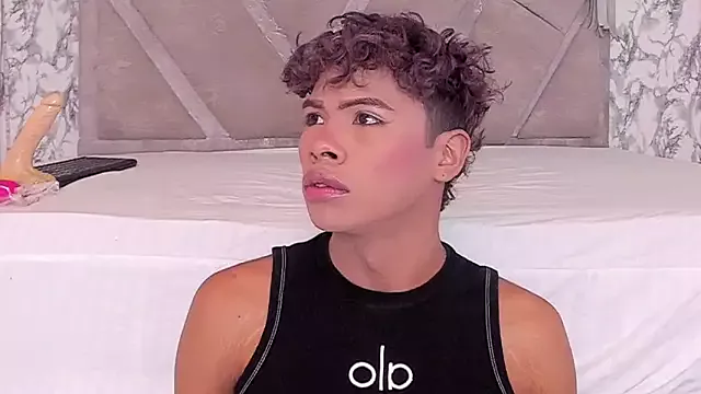 Freechat MilthonDelis on StripChat