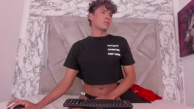 Freechat MilthonDelis on StripChat