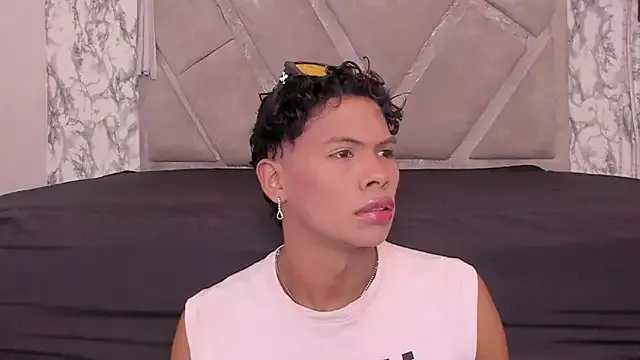 Freechat MilthonDelis on StripChat