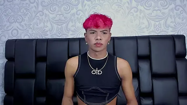 Freechat MilthonDelis on StripChat