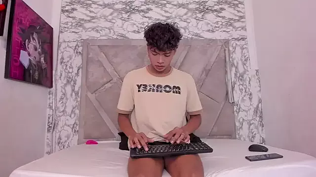 Freechat MilthonDelis on StripChat