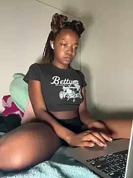 minimama69 on StripChat 