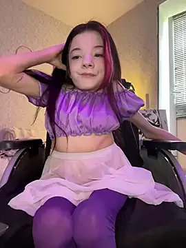 MiniSophiaa on StripChat