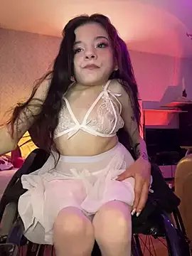 MiniSophiaa on StripChat