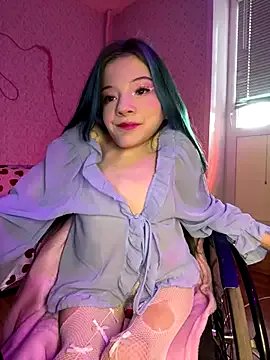 MiniSophiaa on StripChat