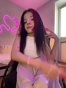 MiniSophiaa on StripChat