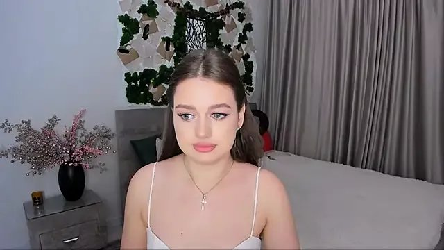 MiracleCurly on StripChat