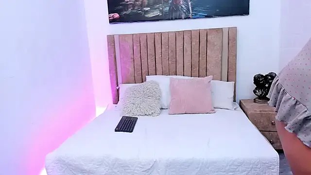 Miranda_Rivers on StripChat