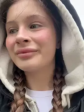 Freechat mmelicious on StripChat