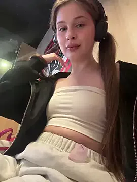 Freechat mmelicious on StripChat