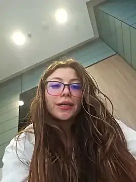 mmm-Virginia on StripChat
