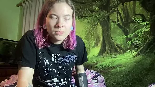 Offline mo0ngoddess on StripChat