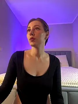 Molli_Luv on StripChat