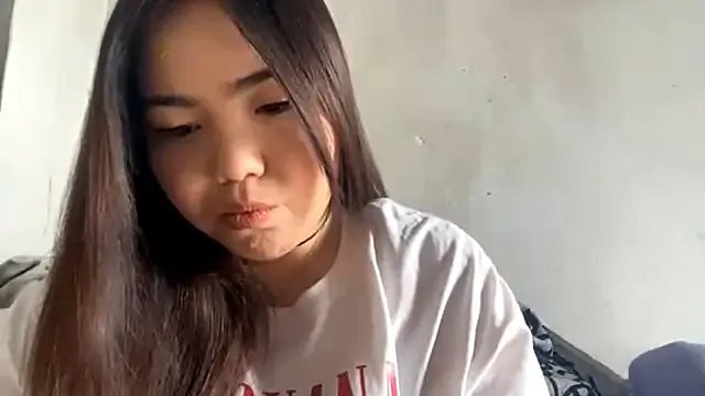 MollyAsian on StripChat