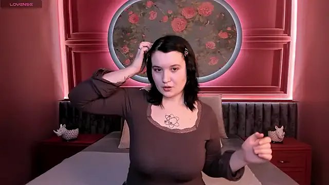 MollySoShy on StripChat